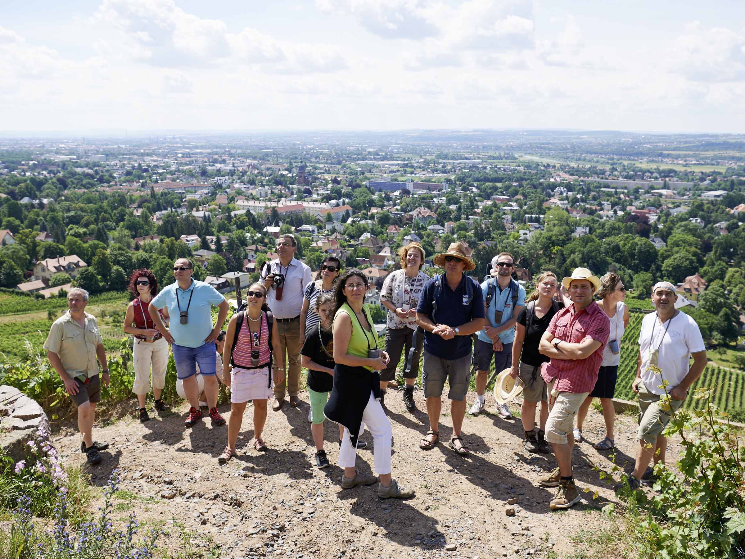 Gruppenfoto mit Ausblick über Radebeul